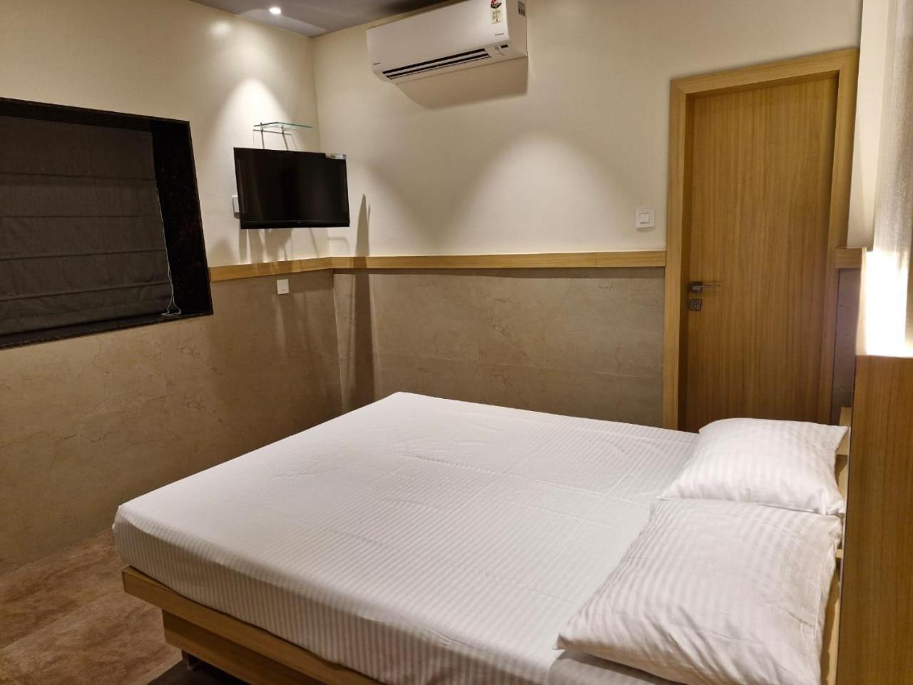 Avenue 10 Boutique Hotel Пуна Экстерьер фото